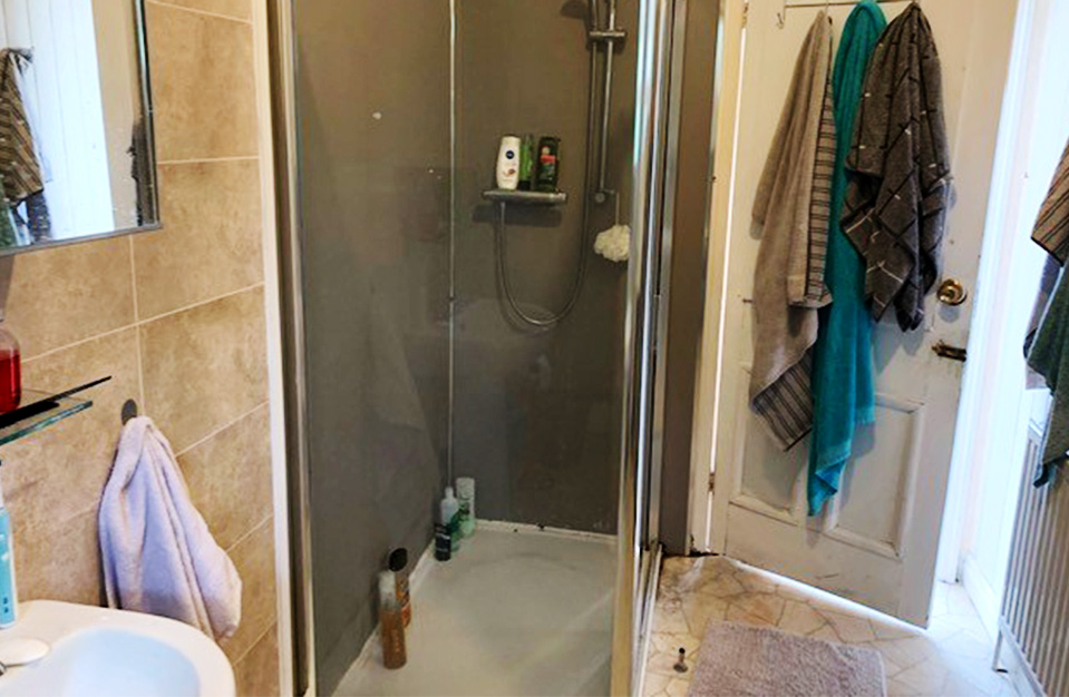 2 Falmer cottages bathroom