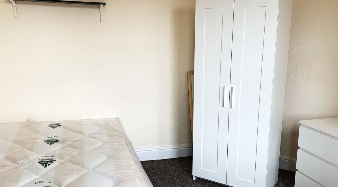 matthews property managment 52 Brudenell Road bedroom 1