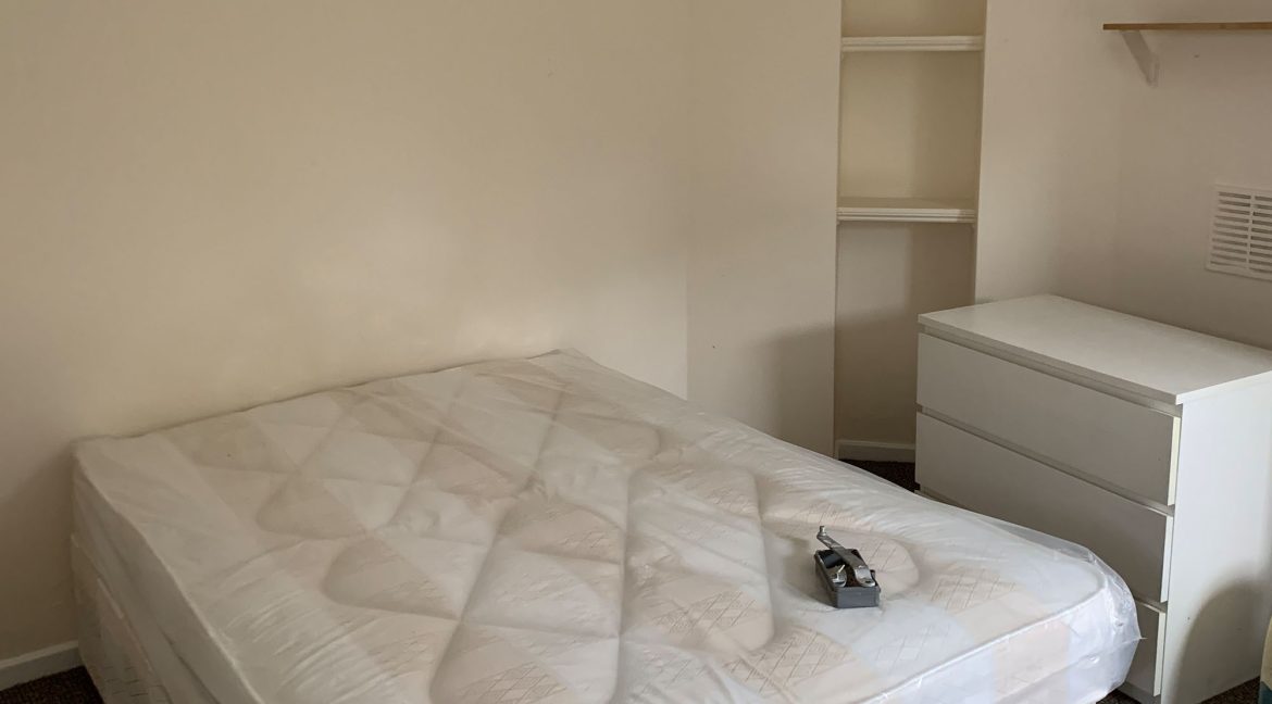 matthews property managment 52 Brudenell Road bedroom 2