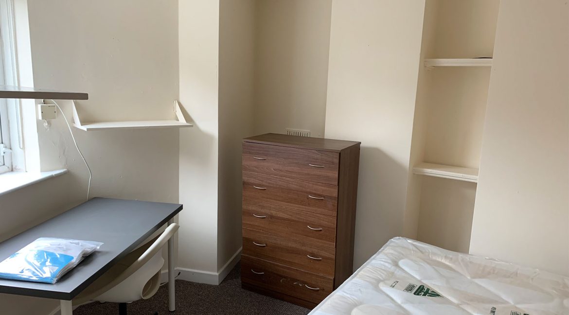 matthews property managment 52 Brudenell Road bedroom 3