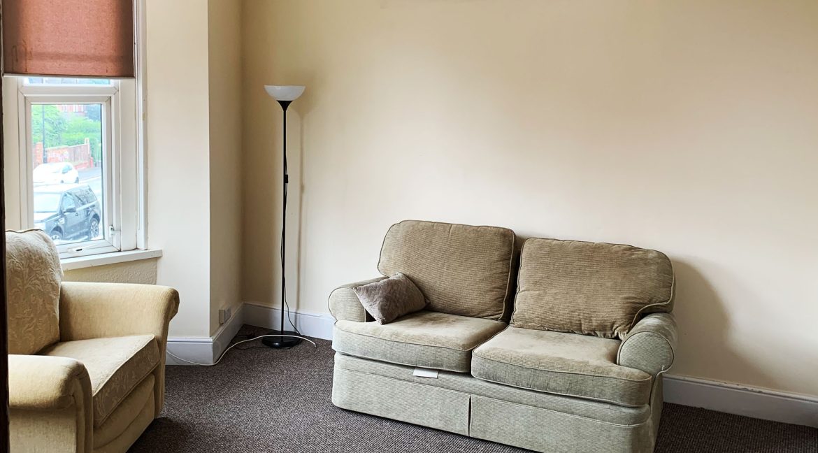 matthews property managment 52 Brudenell Road livingroom