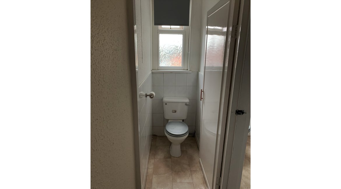 matthews property managment 52 Brudenell Road toilet